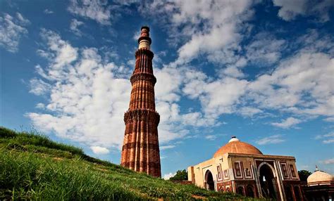 Qutub Minar'i Keşfedin: İmparatorluk Zaferinin Gökdelen Gibi Sembolü!