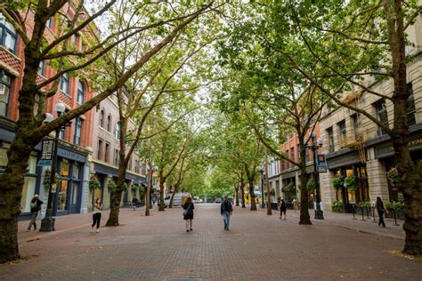  Pioneer Square:  Gizli Geçitler ve Tarihin İzleri ile Dolmuş Seattle Mahallesi!