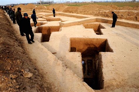  Shangqiu Han Dynasty Tombs: Gizemli Mezarlardan Tarihe Yolculuk!